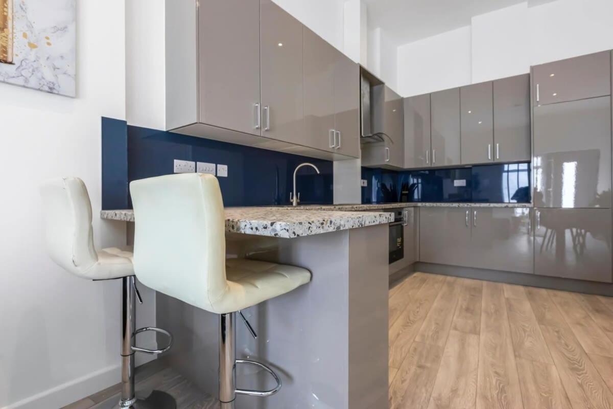 Lovely 1 Bedroom Apartment In Central Уокинг Экстерьер фото