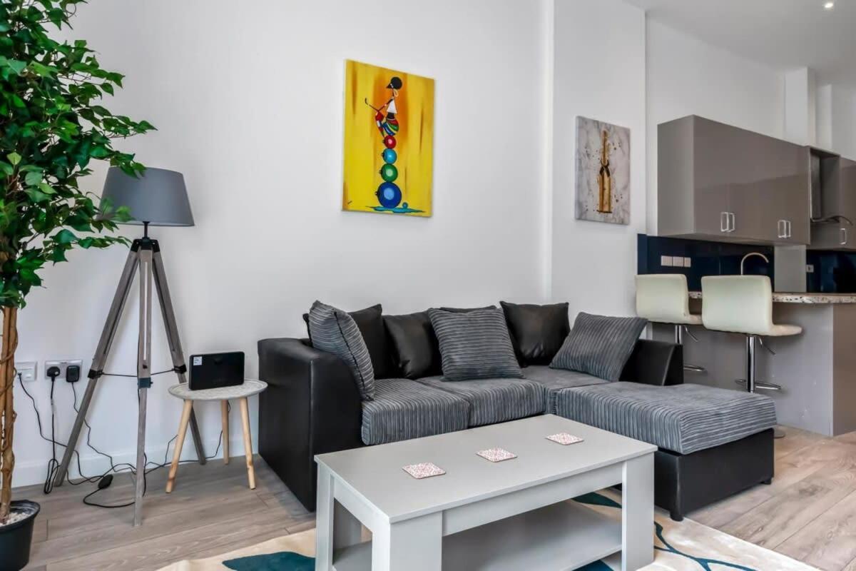 Lovely 1 Bedroom Apartment In Central Уокинг Экстерьер фото